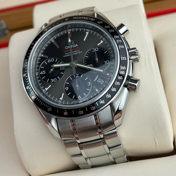 ✨Men’s Omega Speedmaster
DATE / DAY‑DATE AUTOMATIC
CHRONOGRAPH 40 MM - Picture 4 of 16